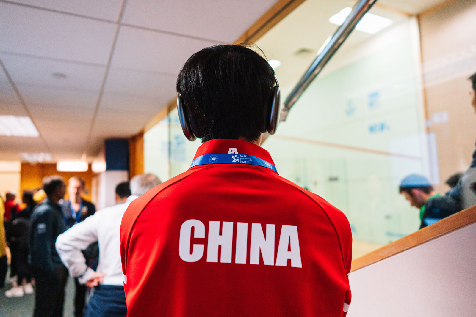 WSF World Team Championships 2024 · 中国队队员在场边观看比赛