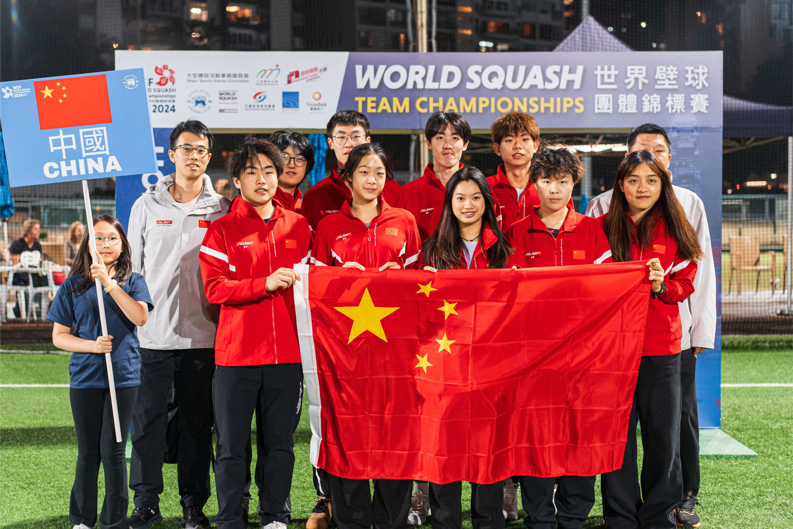 中国队 WSF 世界团体锦标赛 2024 国旗合影