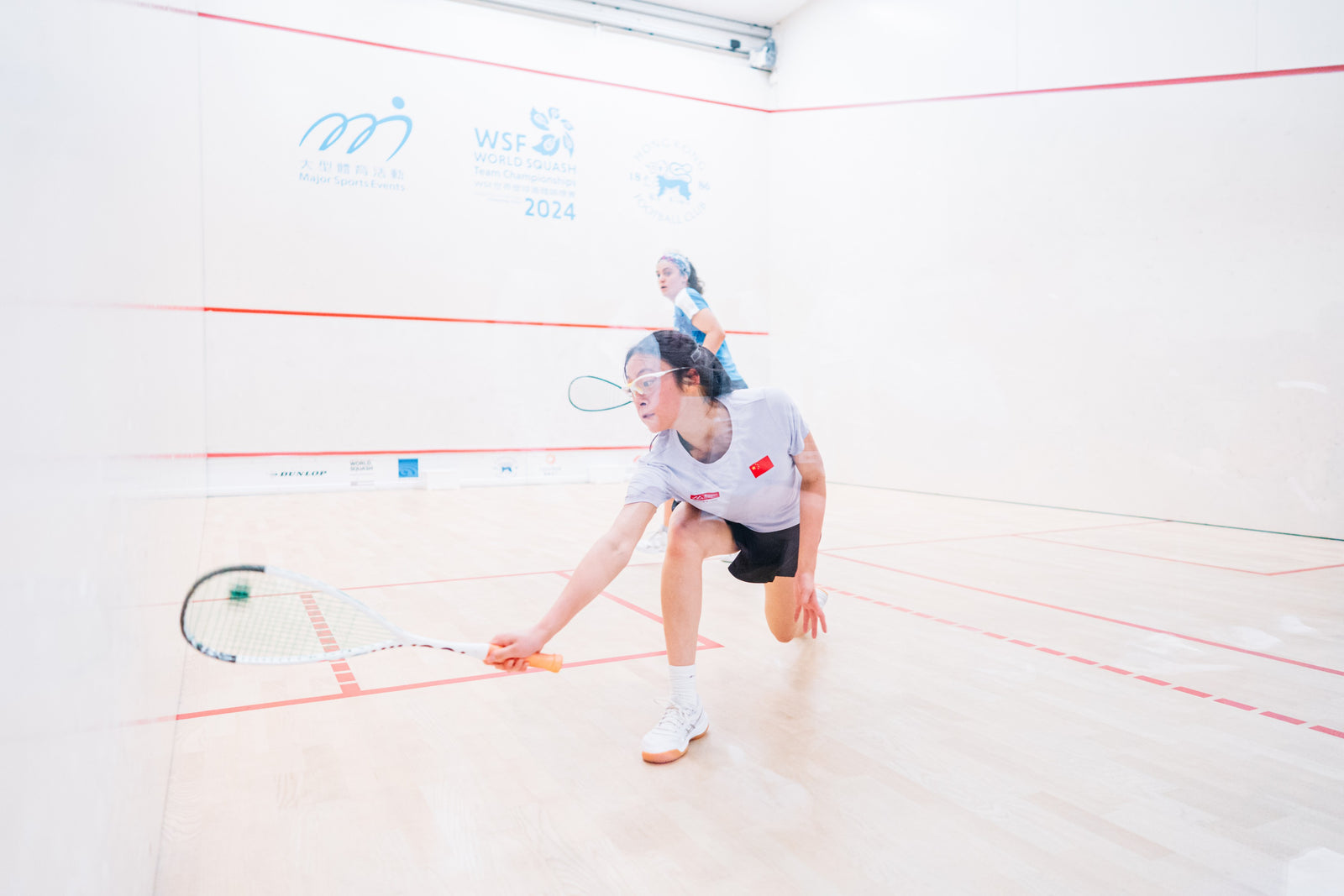 中国女子选手玻璃球场内全力救球 · WSF World Team Champs 2024