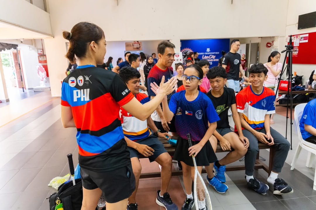 Wee Wern Low 与菲律宾青少年球员